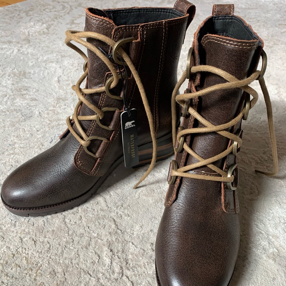 SOLD Sorel Boots (NEVER WORN)